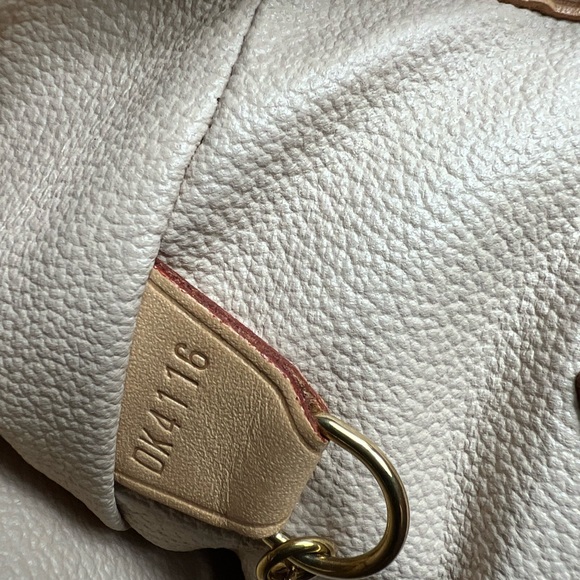 Authentic Louis Vuitton Bucket GM - Picture 13 of 15